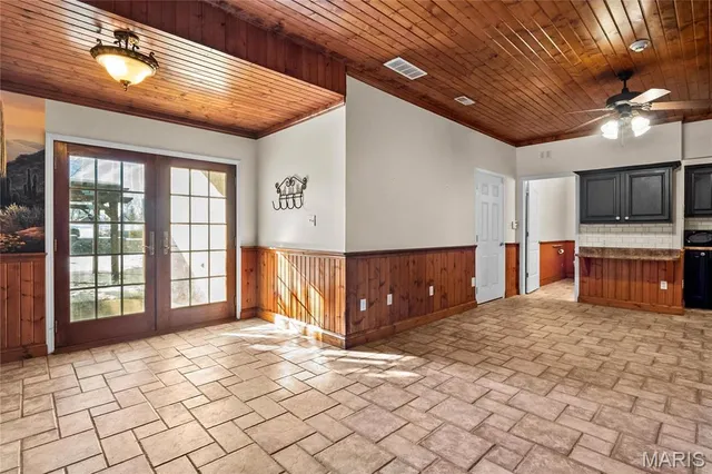 $555,000 | 882 Edward Street, St. Libory, IL 62282