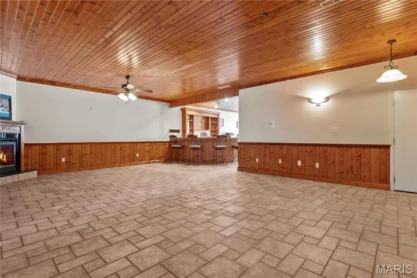 $530,000 | 882 Edward Street, St. Libory, IL 62282