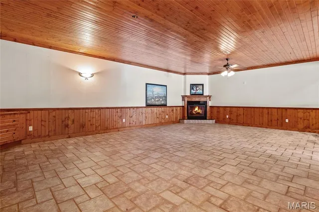 $555,000 | 882 Edward Street, St. Libory, IL 62282