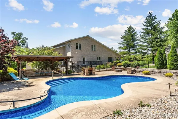 $530,000 | 882 Edward Street, St. Libory, IL 62282