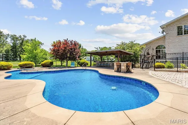 $555,000 | 882 Edward Street, St. Libory, IL 62282