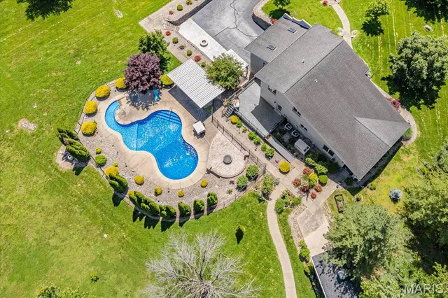 $555,000 | 882 Edward Street, St. Libory, IL 62282