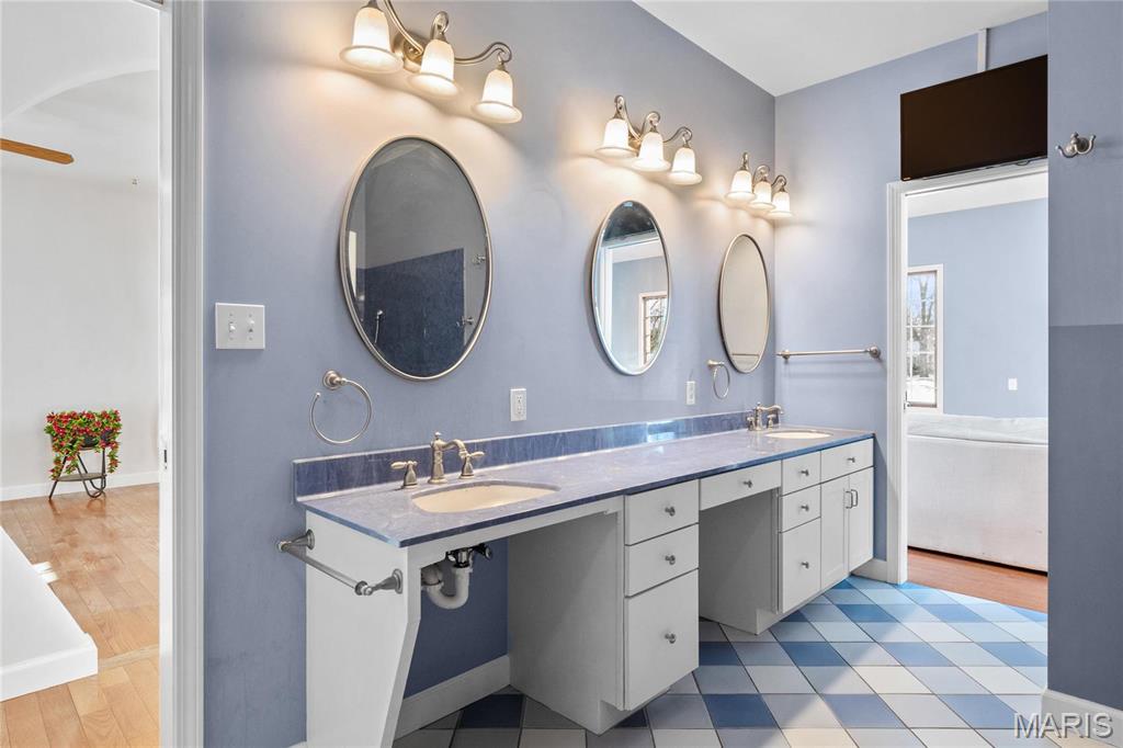 882 Edward Street St. Libory, IL 62282 - Photo 10 of 60