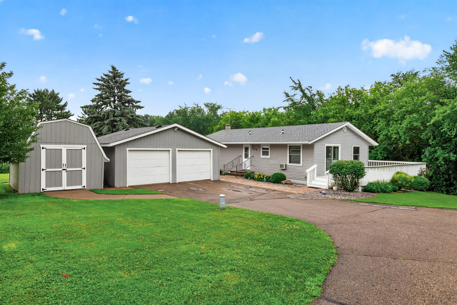 843 Yellowstone Trail Hudson, WI 54016 - Photo 3 of 29