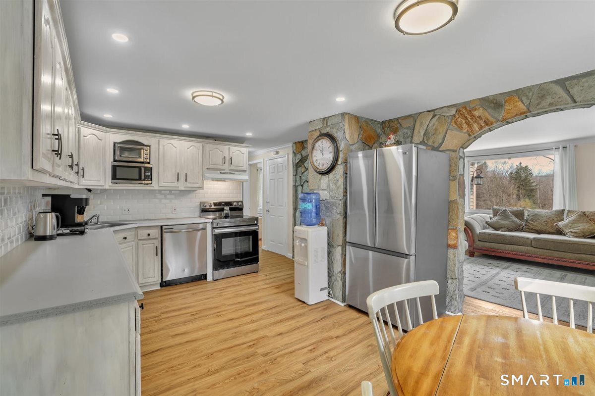 112 Weekeepeemee Road Bethlehem, CT 06751 - Photo 4 of 40