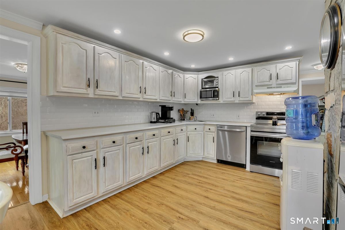 112 Weekeepeemee Road Bethlehem, CT 06751 - Photo 5 of 40