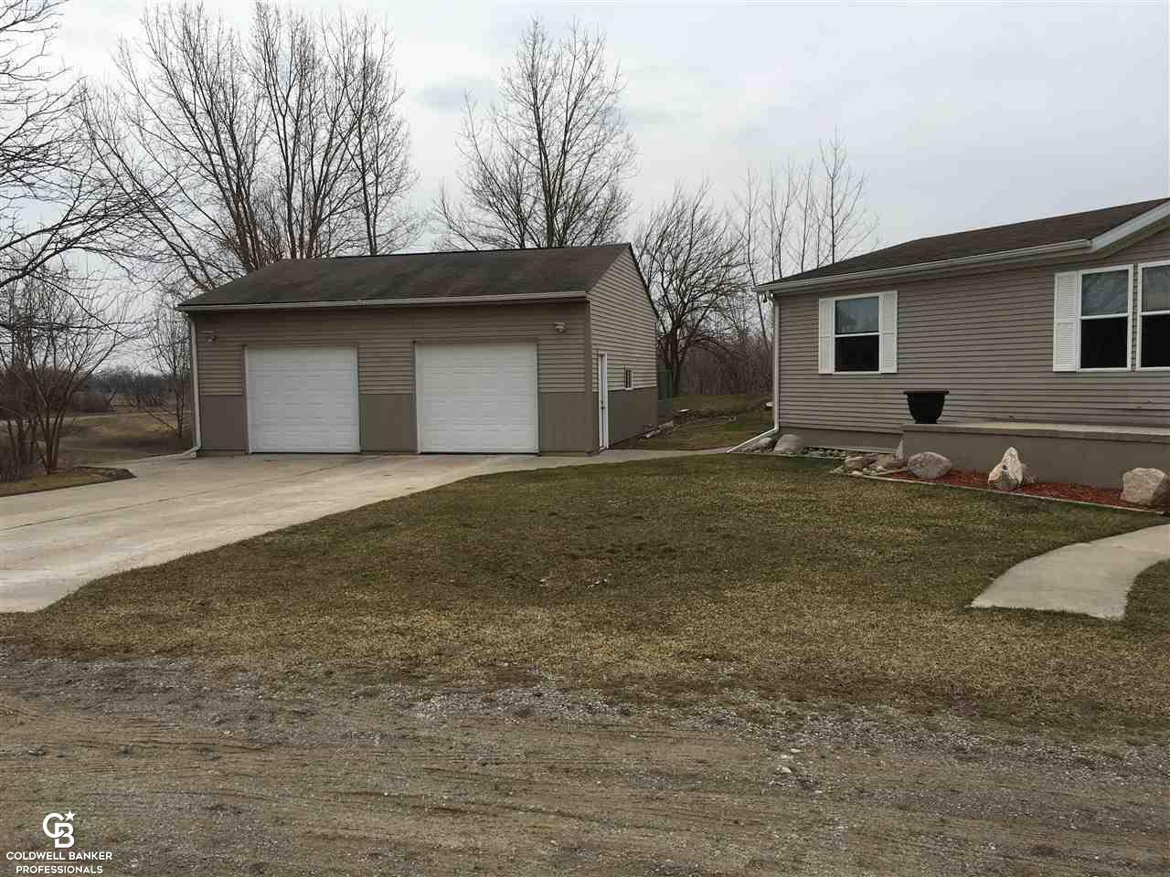 Detached Garage