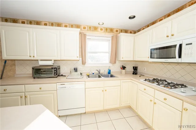 $465,000 | 31 Azure Pine Court, Amherst, NY 14228