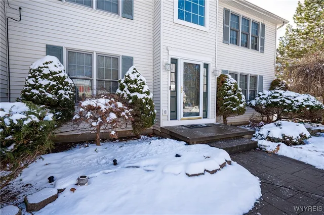 $465,000 | 31 Azure Pine Court, Amherst, NY 14228
