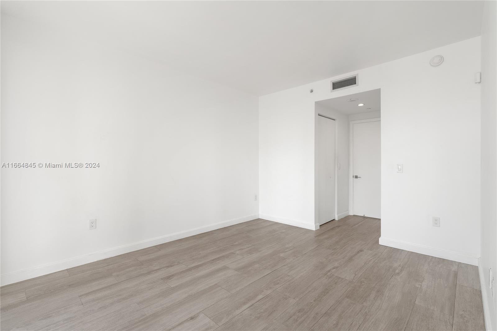 55 Southwest 9th Street, Unit 2804 Miami, FL 33130 - Photo 13 of 25 Gallery Image 13