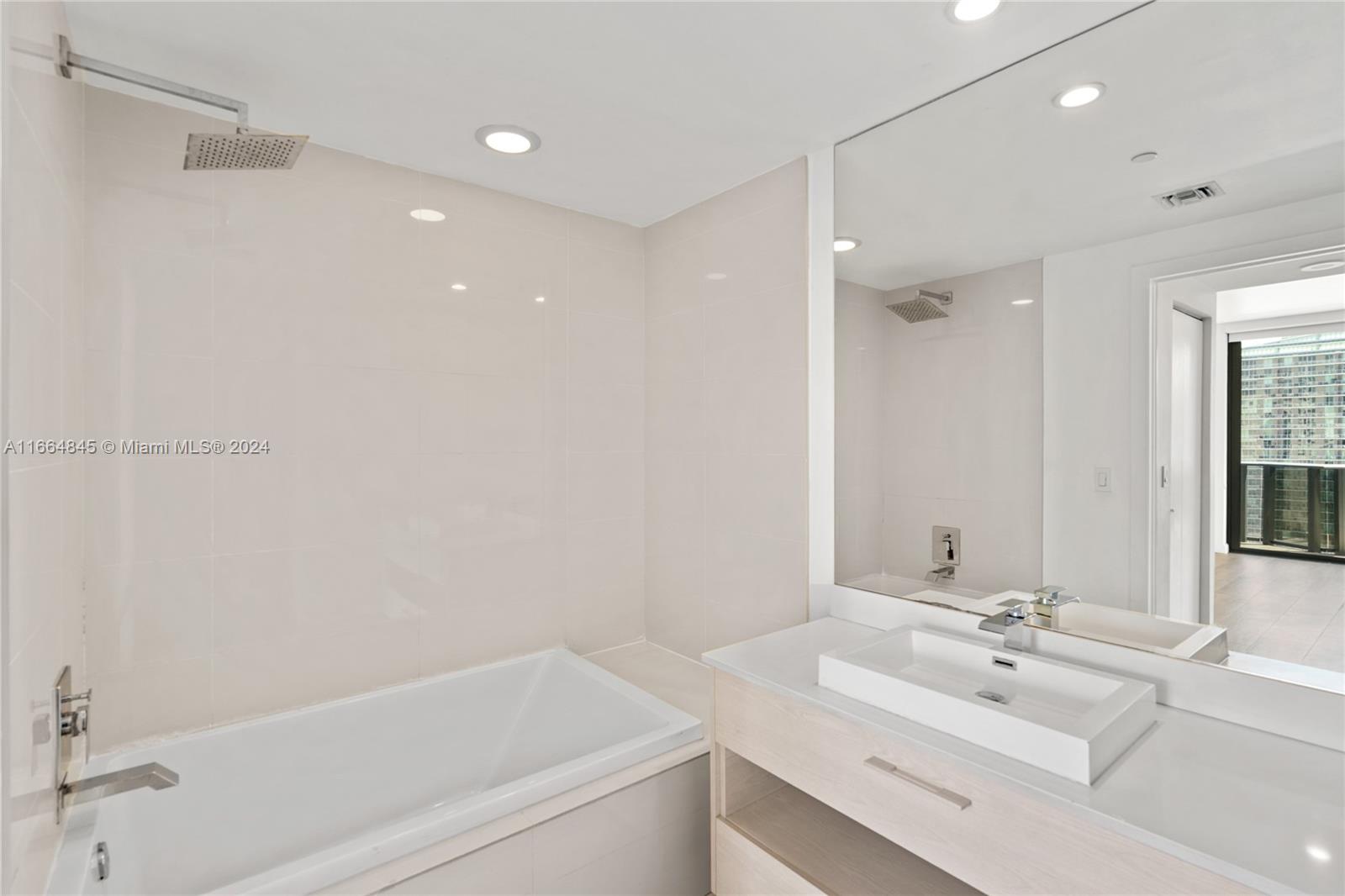 55 Southwest 9th Street, Unit 2804 Miami, FL 33130 - Photo 16 of 25 Gallery Image 16
