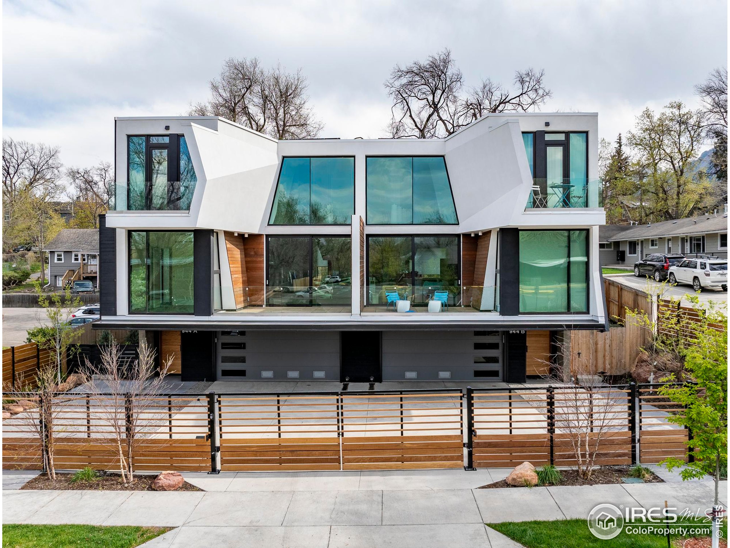 a view of house with a outdoor space
