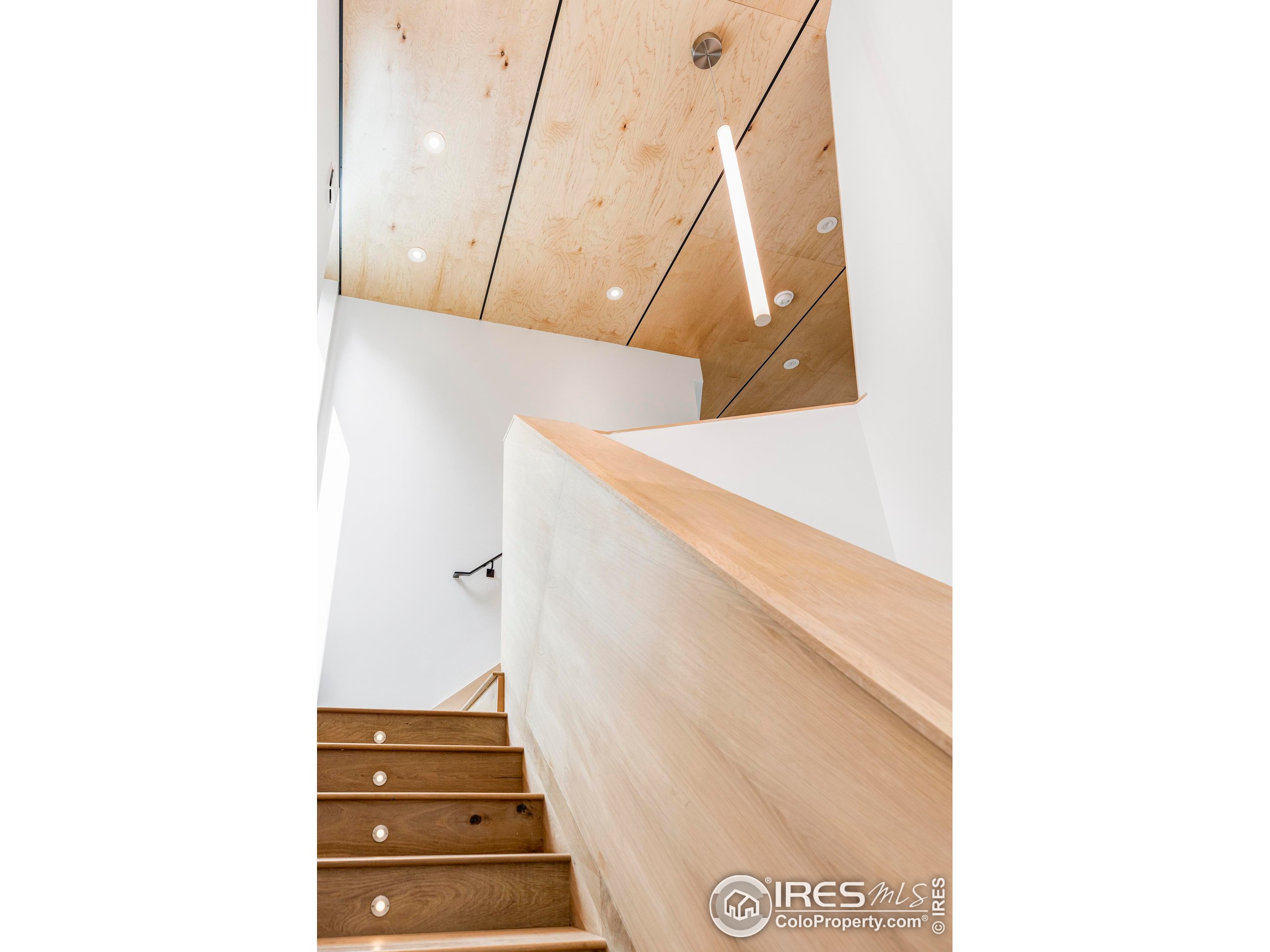 944 Arapahoe Avenue, Unit A Boulder, CO 80302 - Photo 22 of 36 a view of an entryway