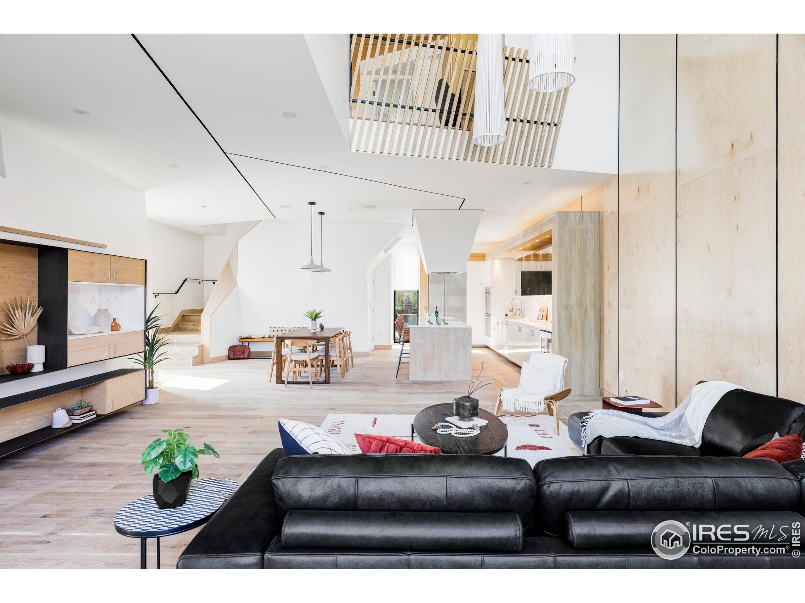 944 Arapahoe Avenue, Unit A Boulder, CO 80302 - Photo 8 of 36 a living room with furniture
