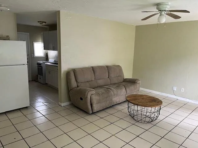 $1,400 | 2023 Delphia Street, West Palm Beach, FL 33401