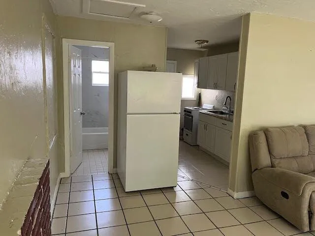 $1,400 | 2023 Delphia Street, West Palm Beach, FL 33401
