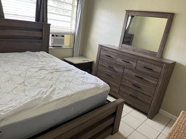 $1,400 | 2023 Delphia Street, West Palm Beach, FL 33401