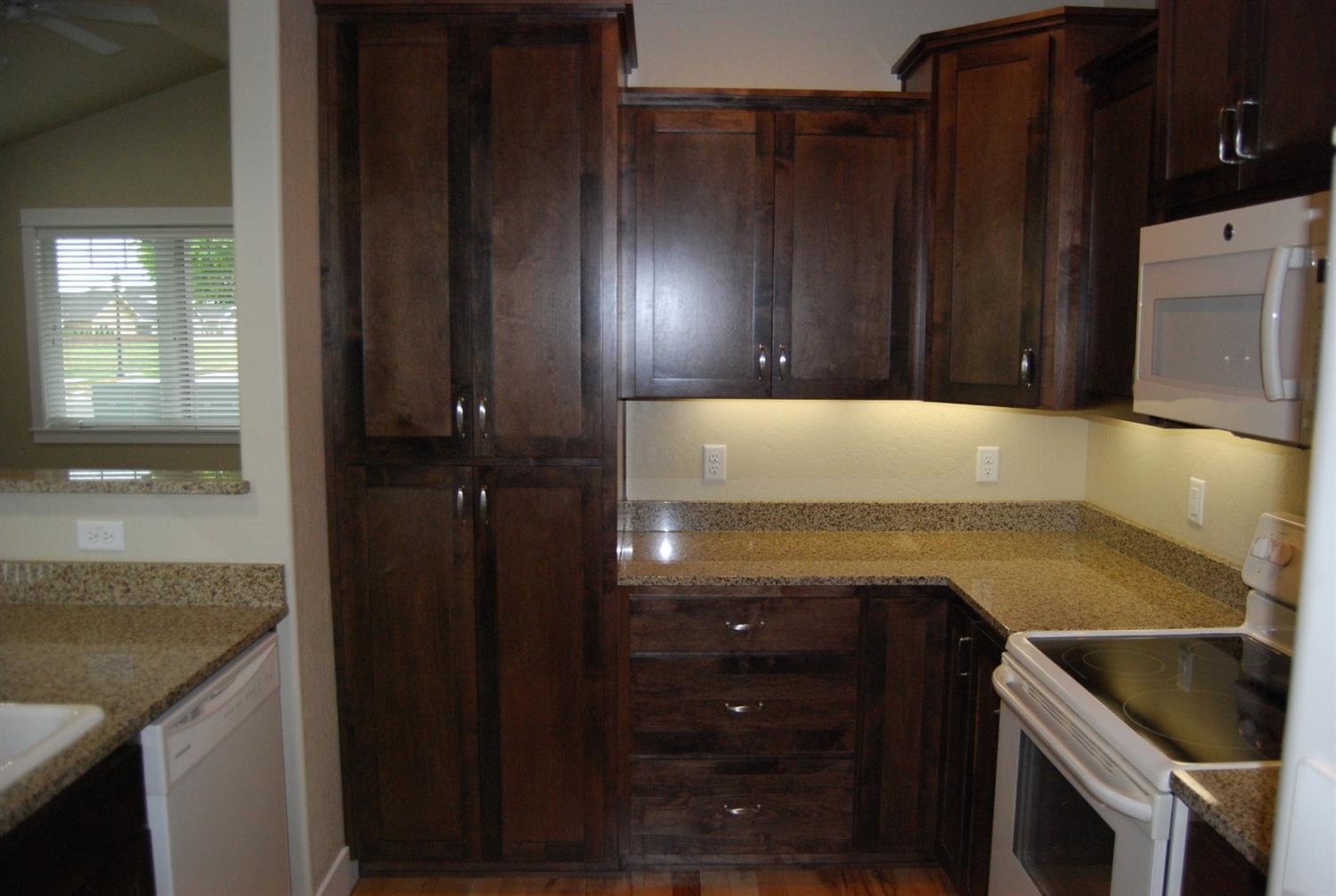 1171 North Haskell Street Central Point, OR 97502 - Photo 8 of 19 a kitchen with granite countertop a refrigerator and a stove