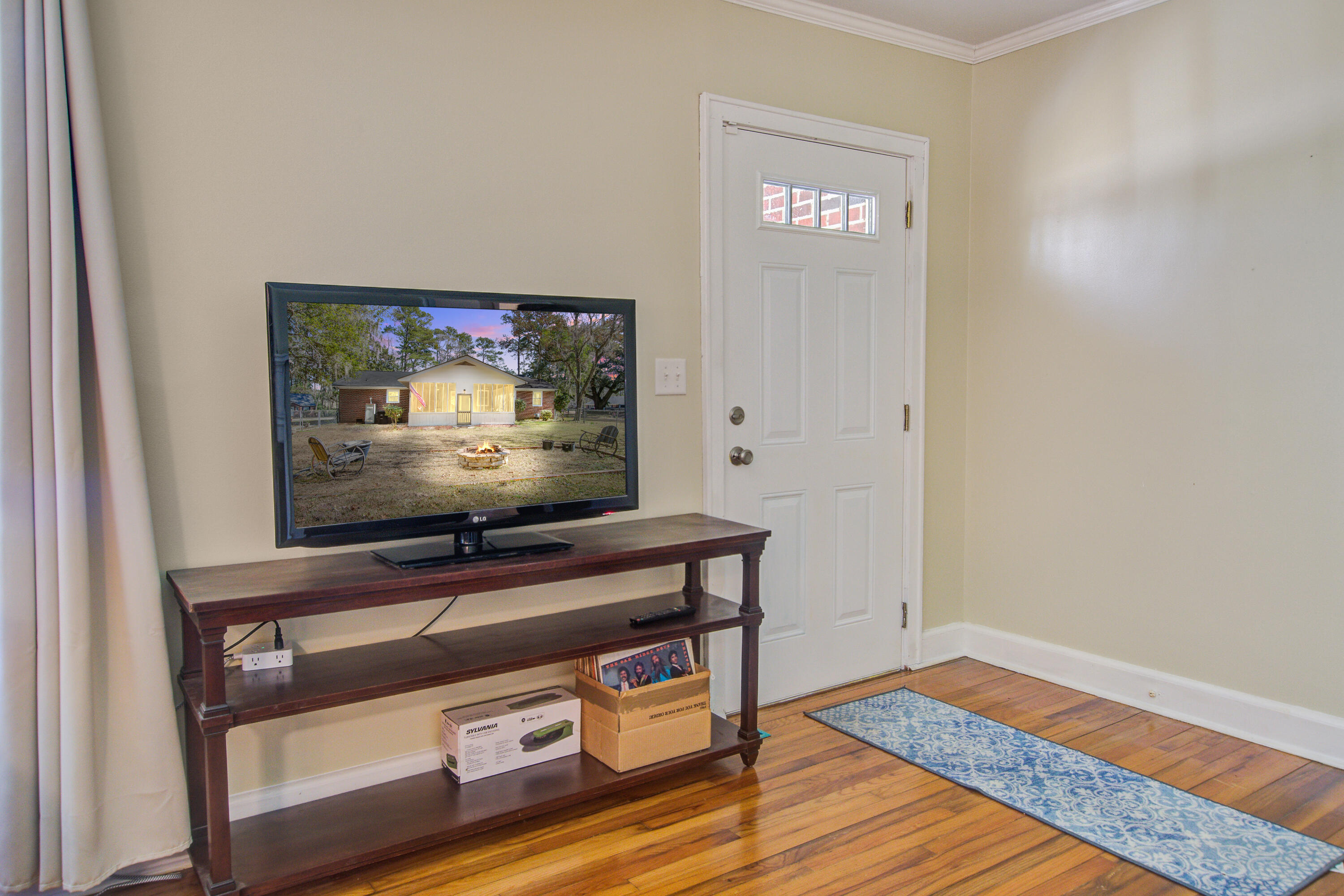425 Ravenwood Road Walterboro, SC 29488 - Photo 5 of 49 Entry way