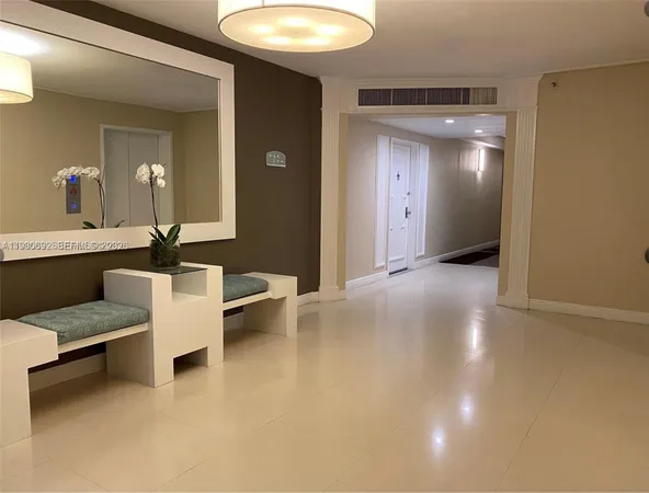 $3,350 | 5600 Collins Avenue, Unit 9Y, Miami Beach, FL 33140