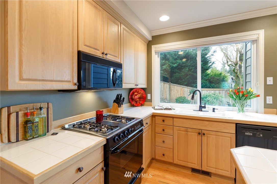 2726 202nd Street Southeast Bothell, WA 98012 - Photo 8 of 28 Gallery Image 8