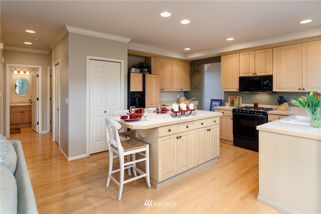 2726 202nd Street Southeast Bothell, WA 98012 - Photo 9 of 28 Gallery Image 9