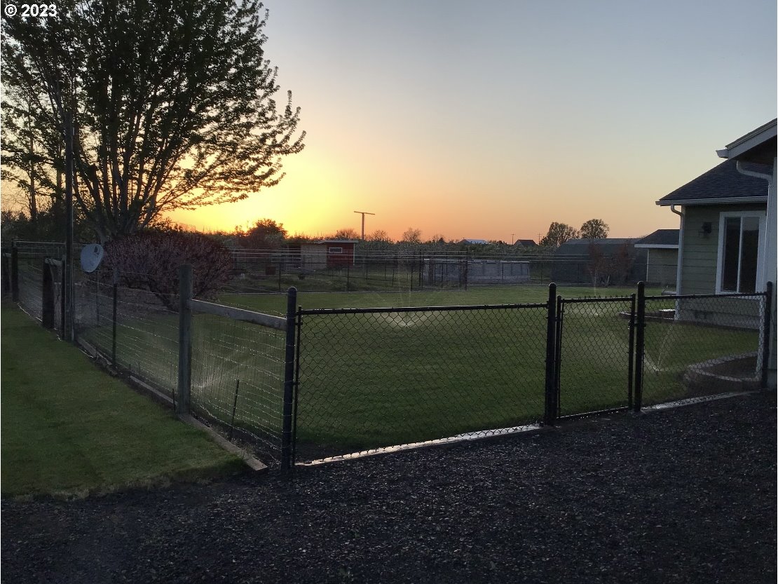 52794 Appleton Road Milton Freewater, OR 97862 - Photo 26 of 35 a view of outdoor space and yard