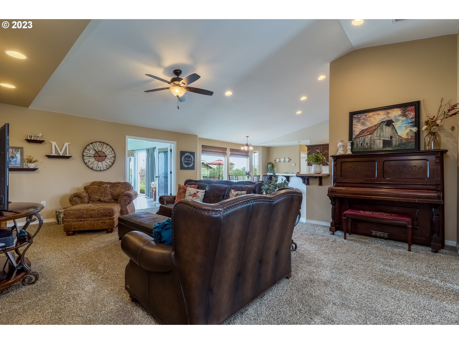 52794 Appleton Road Milton Freewater, OR 97862 - Photo 4 of 35 a living room with furniture a ceiling fan and a window