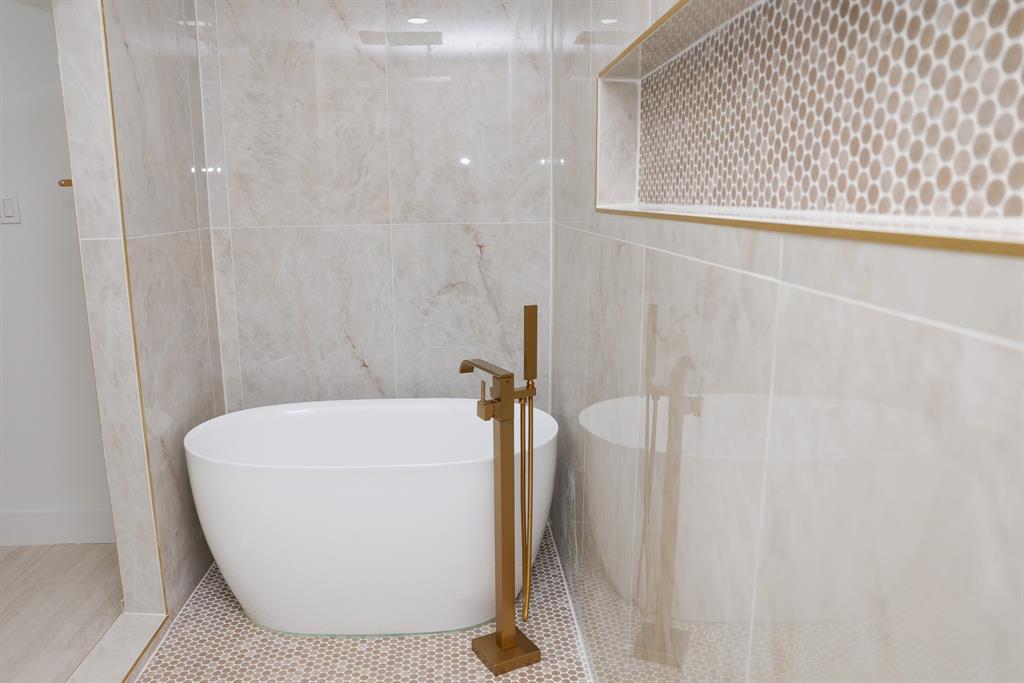 6508 Ember Court Plano, TX 75023 - Photo 13 of 38 Garden tub adjance to shower