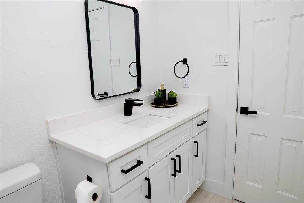 6508 Ember Court Plano, TX 75023 - Photo 24 of 38 2nd Bathroom