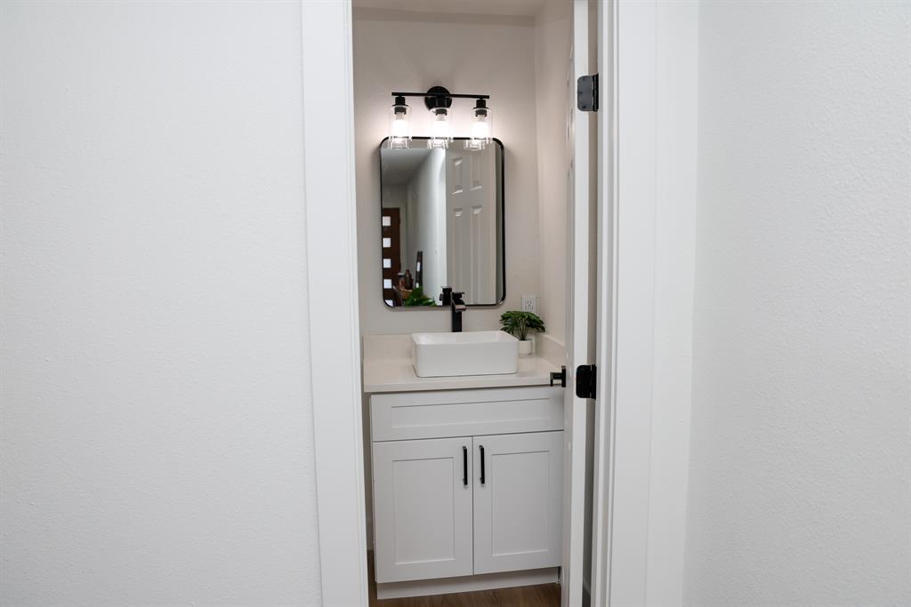 6508 Ember Court Plano, TX 75023 - Photo 29 of 38 Half-Bathroom