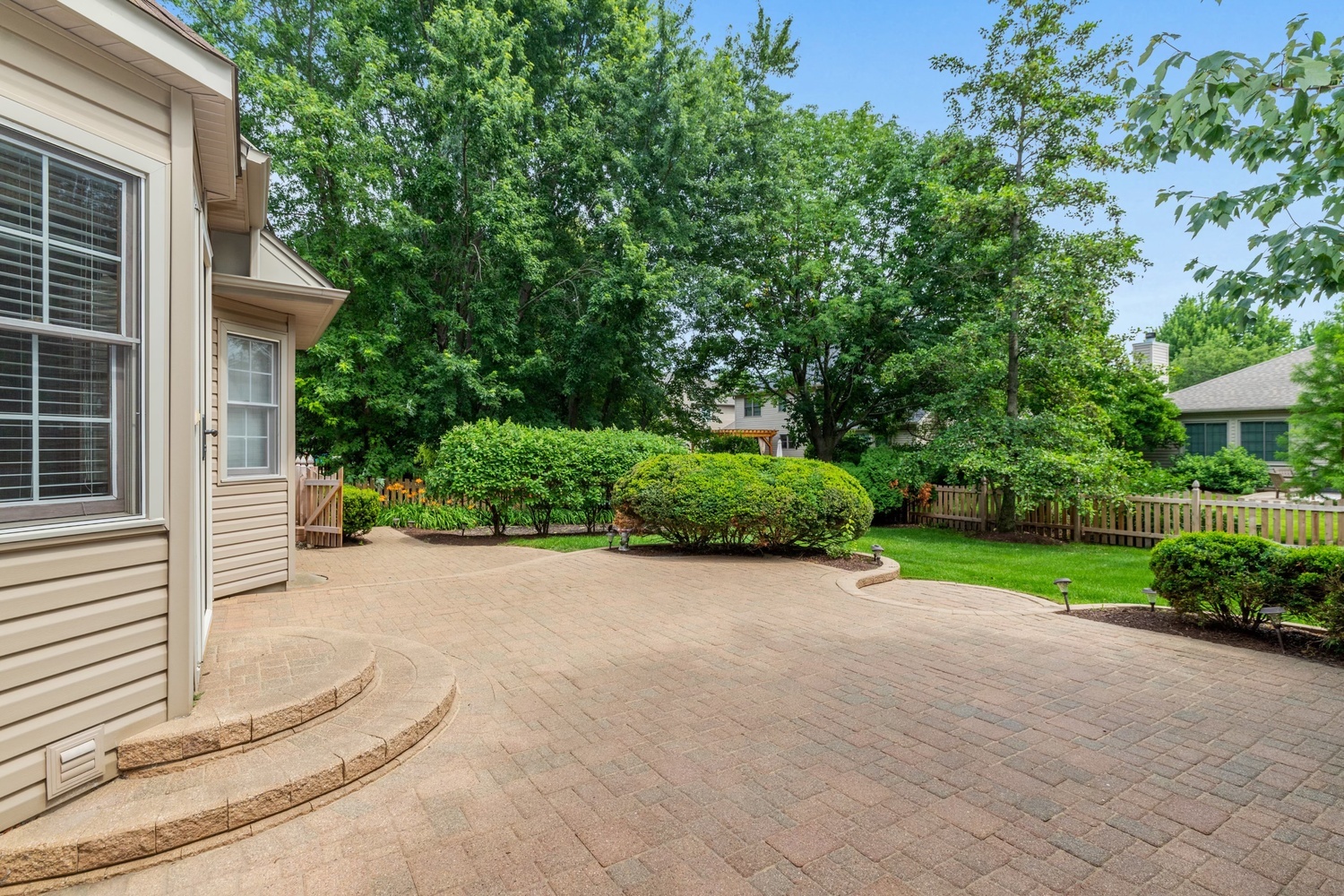 2660 Hoddam Road Naperville, IL 60564 - Photo 7 of 35