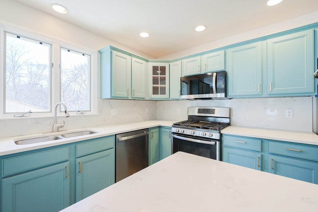 75 Sunflower Drive Raynham, MA 02767 - Photo 11 of 35