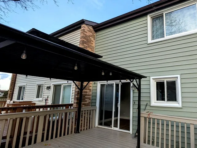 $350,000 | 700 Lakeside Cir Drive, Wheeling, IL 60090