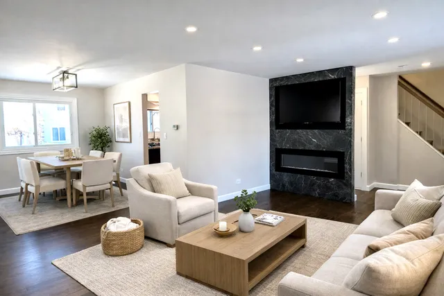 $350,000 | 700 Lakeside Cir Drive, Wheeling, IL 60090