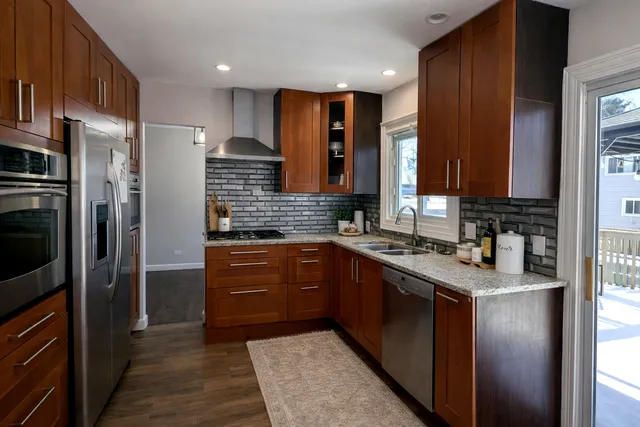 $350,000 | 700 Lakeside Cir Drive, Wheeling, IL 60090