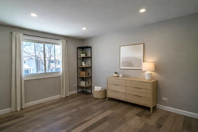 $350,000 | 700 Lakeside Cir Drive, Wheeling, IL 60090