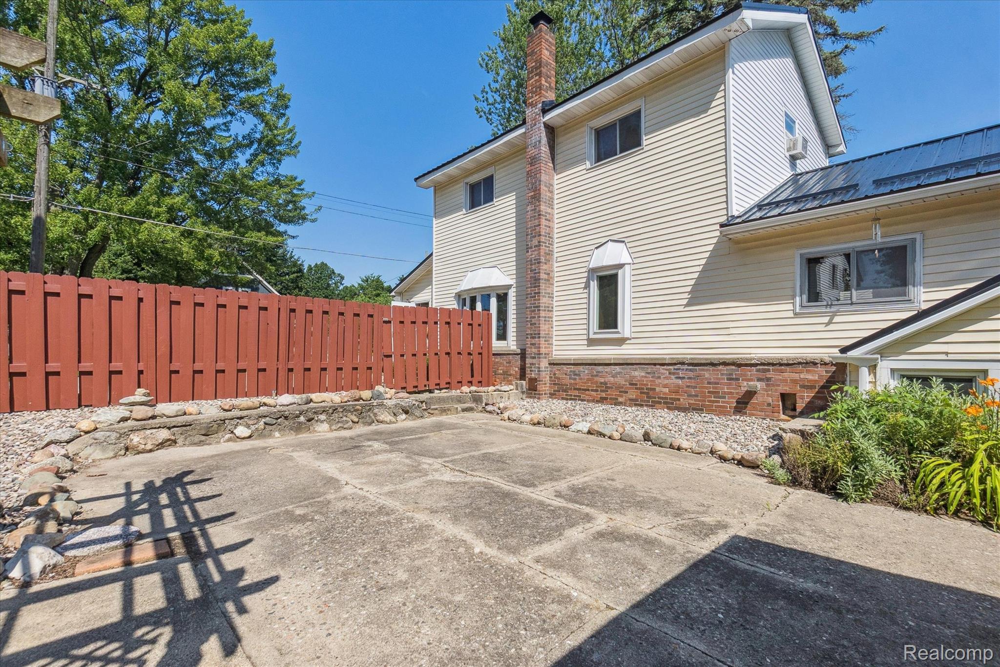 338 North Green Street Perry, MI 48872 - Photo 16 of 26 34-338-N-Green-St-Perry-MI-48872-WindowStill-46.jpg