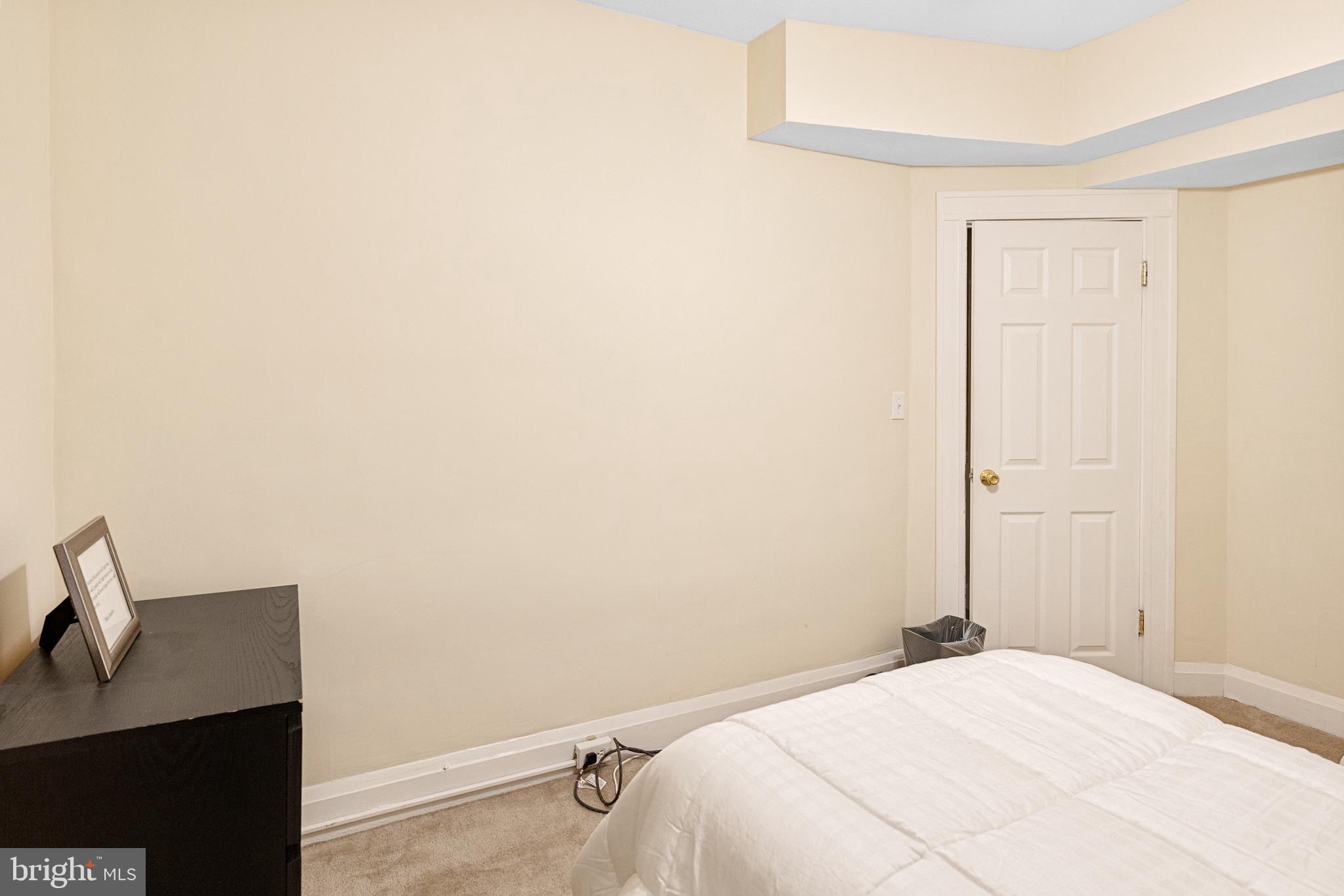 6 North Ellamont Street Baltimore, MD 21229 - Photo 7 of 16