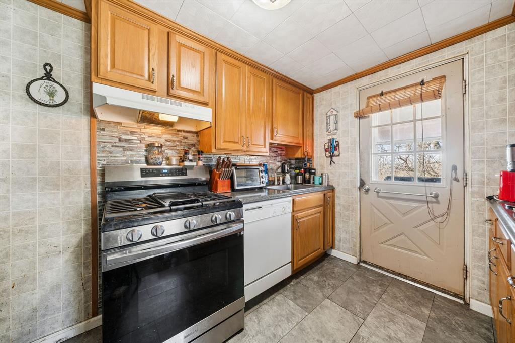 2000 Lafayette Street Pittsburgh, PA 15218 - Photo 11 of 30 Updated Kitchen