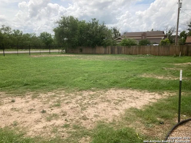 $35,500 | 139 Sutton Place, Unit 30, Uvalde, TX 78801
