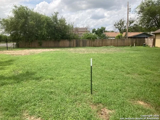 $35,500 | 139 Sutton Place, Unit 30, Uvalde, TX 78801