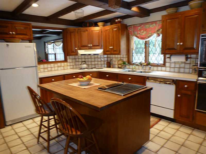 54 Rawson Road Cumberland, RI 02864 - Photo 13 of 22 Kitchen.