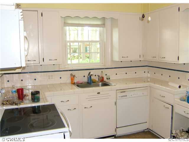 1218 Whitby Road Richmond, VA 23227 - Photo 4 of 12 Kitchen