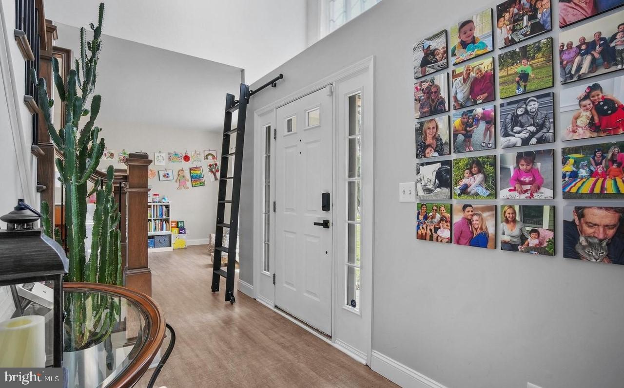 503 Ridgerun Lane Philadelphia, PA 19111 - Photo 11 of 48 Foyer
