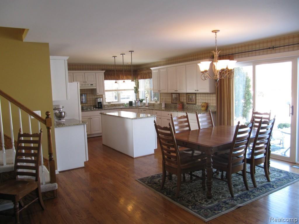 1412 Tulberry Circle Rochester, MI 48306 - Photo 15 of 35 Kitchen2.jpg