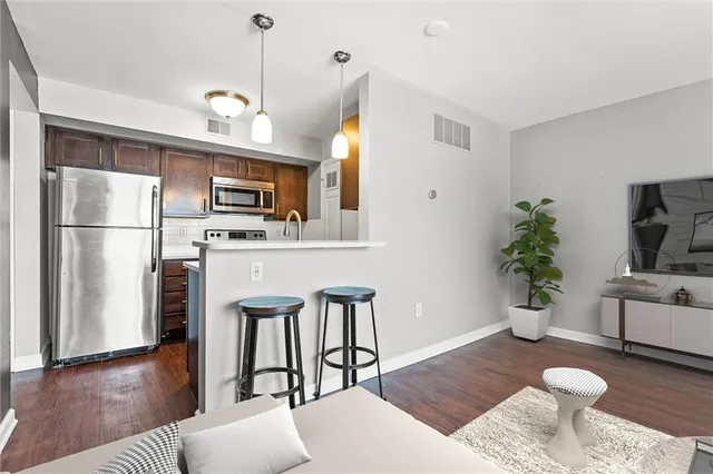 $169,900 | 435 West 9th Street, Unit 204, Kansas City, MO 64105