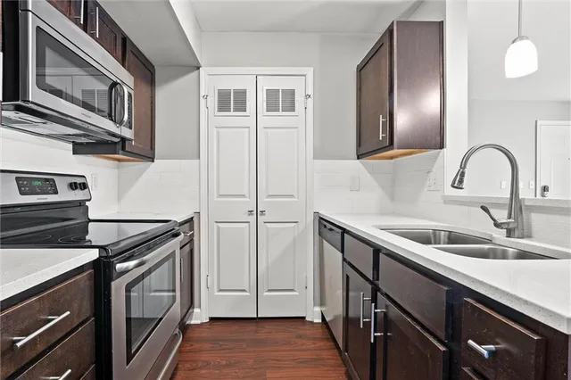 $169,900 | 435 West 9th Street, Unit 204, Kansas City, MO 64105