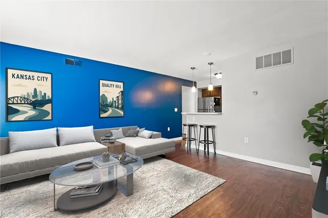 $169,900 | 435 West 9th Street, Unit 204, Kansas City, MO 64105