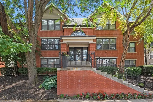$169,900 | 435 West 9th Street, Unit 204, Kansas City, MO 64105